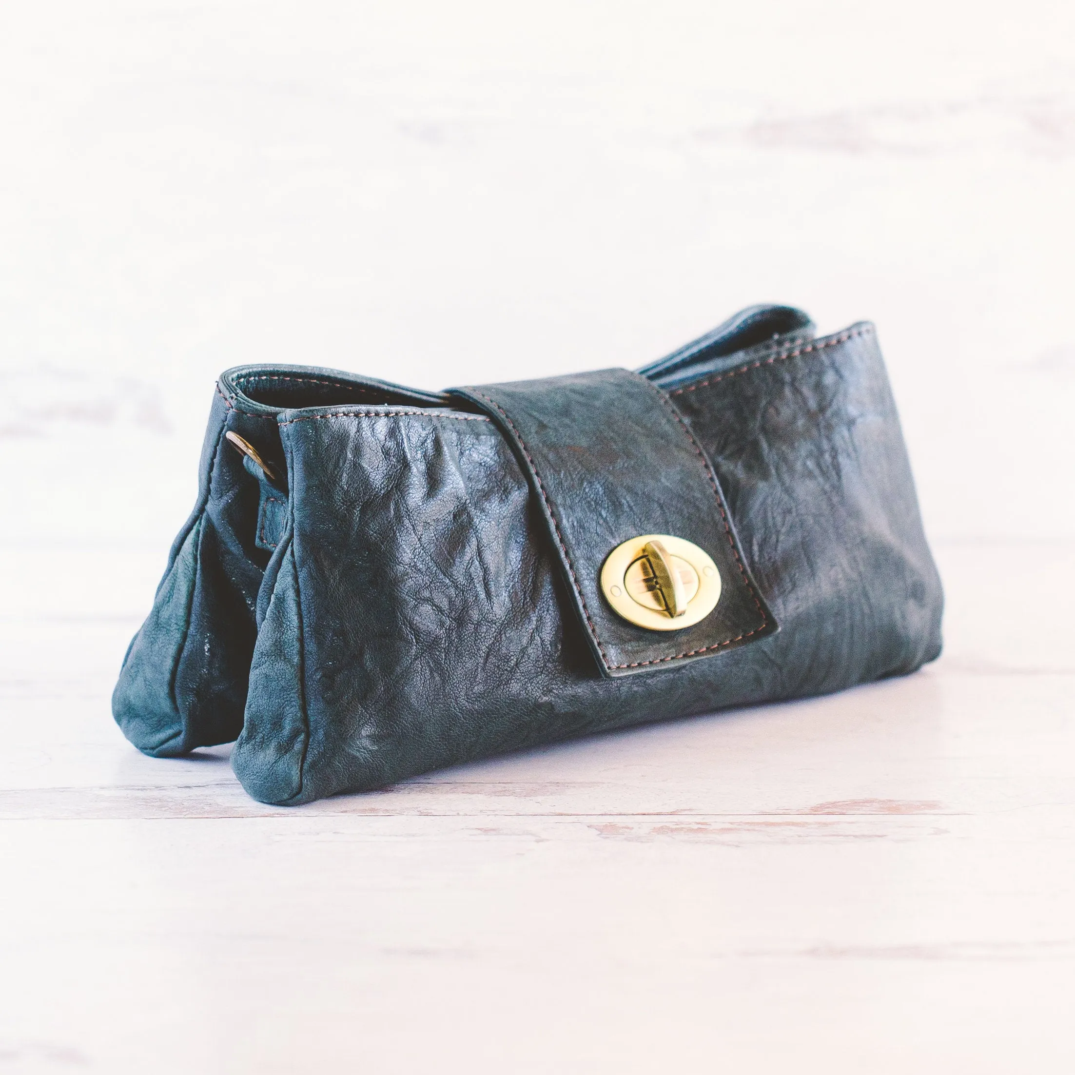 Omni Clutch - Antique Brass