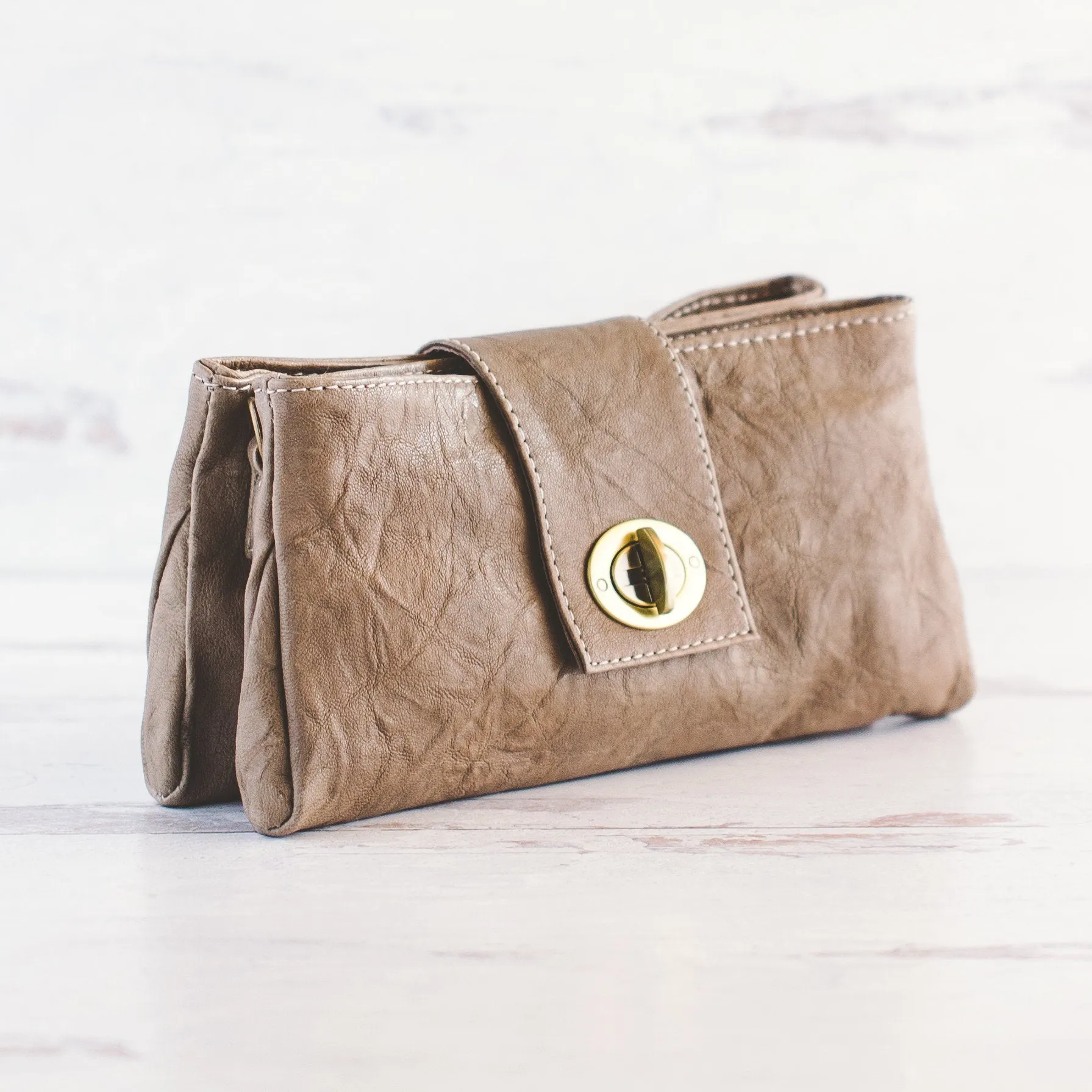 Omni Clutch - Antique Brass