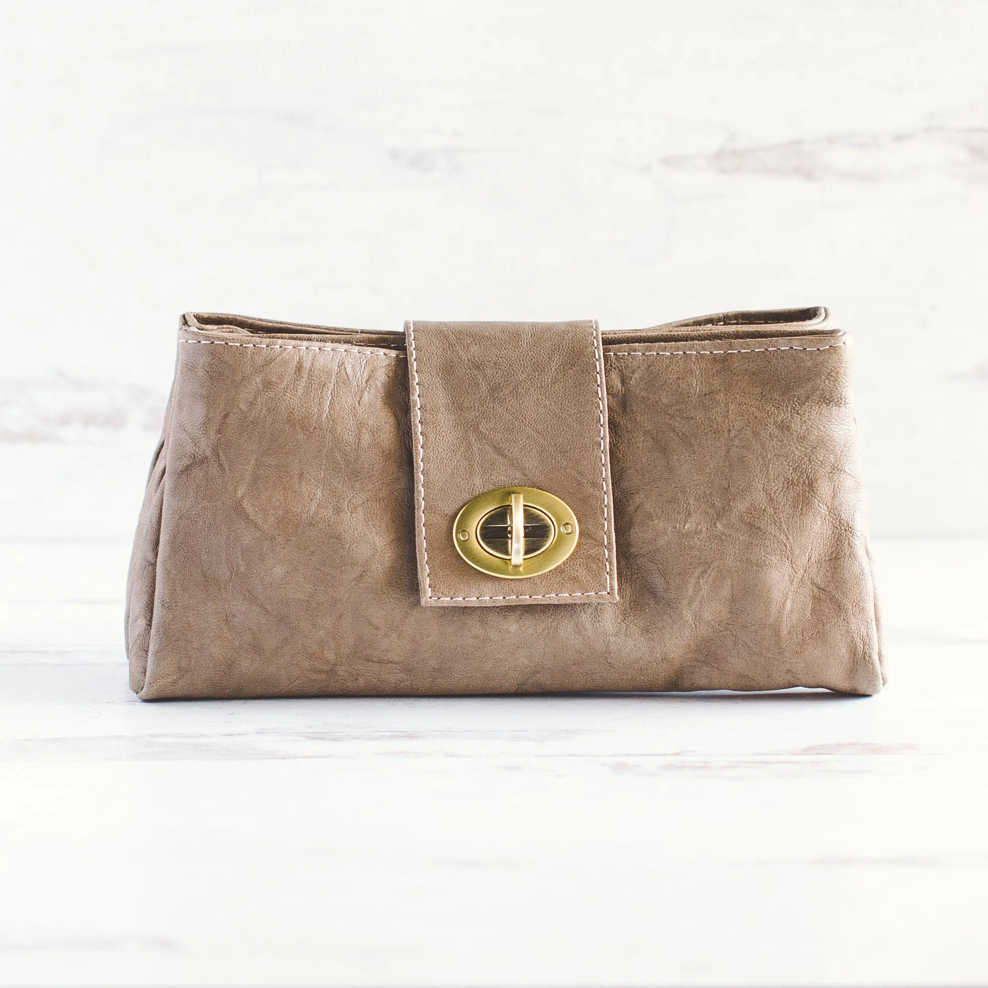 Omni Clutch - Antique Brass